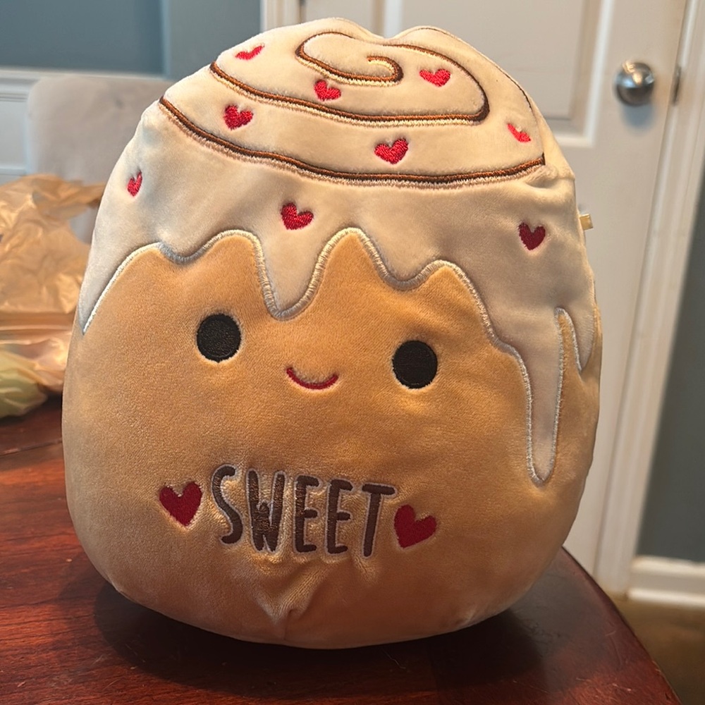 Squishmallows 8-inch Plush Chanel (Cinnamon Roll) Valentines 2023 squad preloved